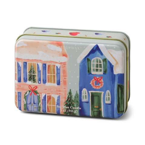Paddywax Christmas Tin Neighborhood – Duftkerze Winter Balsam 141g in illustrierter Weihnachtsdose (Nachbarschaft)
